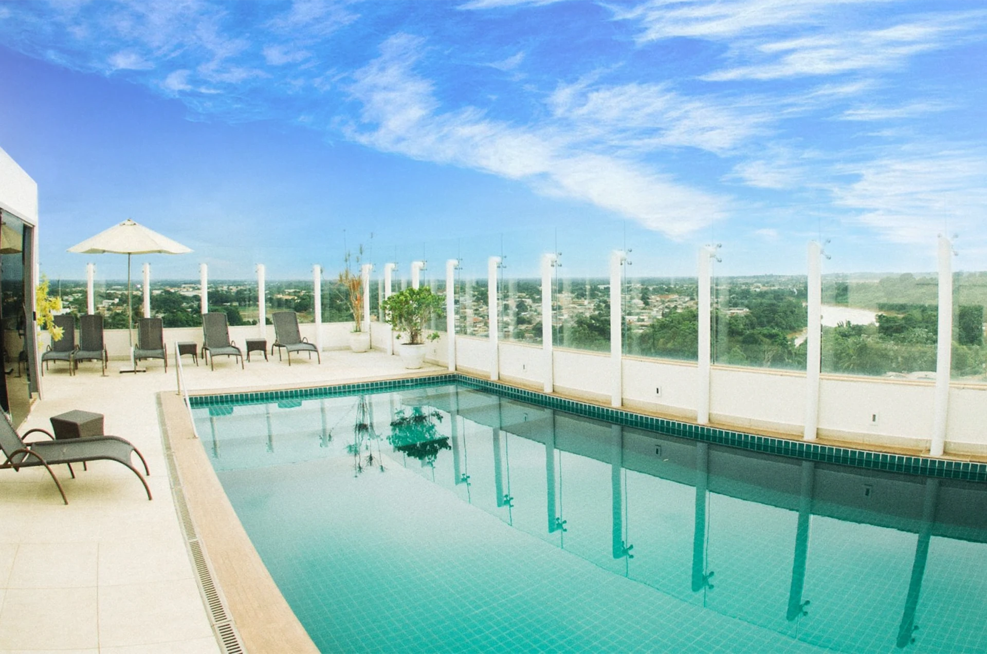 Diff-hotel-piscina_hero